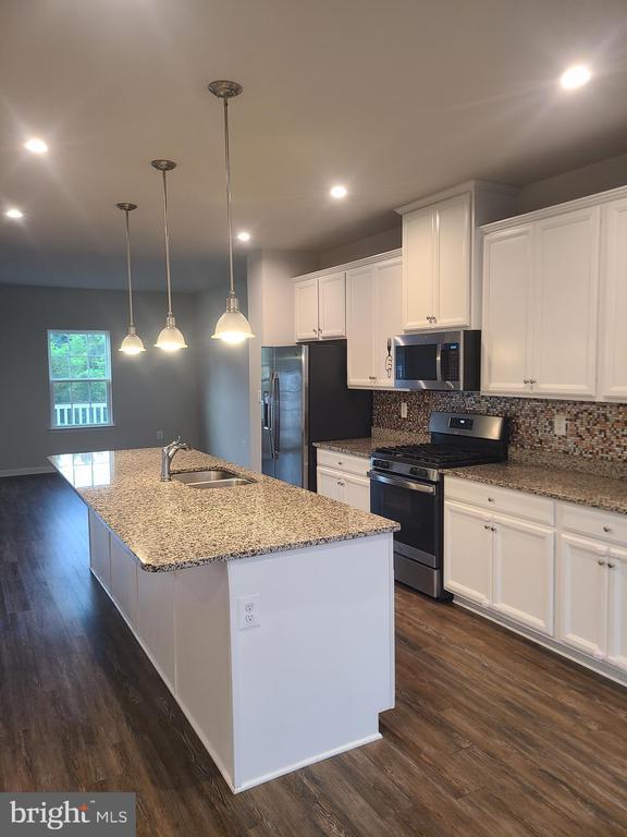 Building Photo - 1006 Valley Run Dr