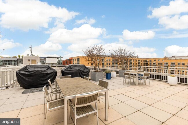 Building Photo - 440 L St NW