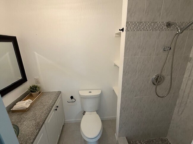 Building Photo - Upgraded - Woodlake Villa 49