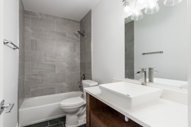 Building Photo - 1149 E Rich St