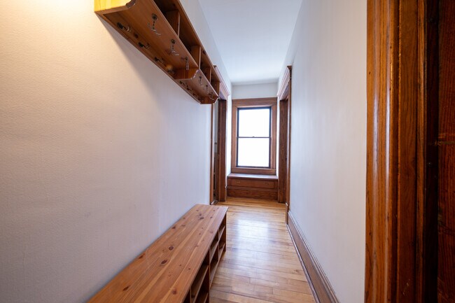 Building Photo - 507 W 33rd St