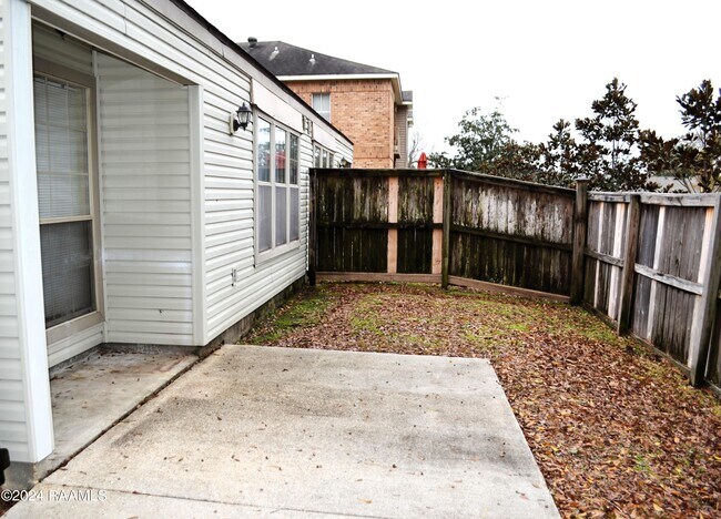 Building Photo - 319 Artisan Rd