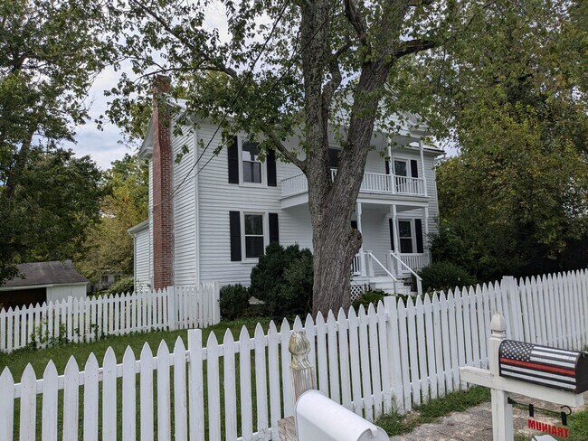 Building Photo - 301 Pendleton St