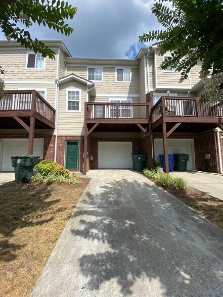 This is the street view of the home. Great family neighborhood. - 137 High Ridge Rd