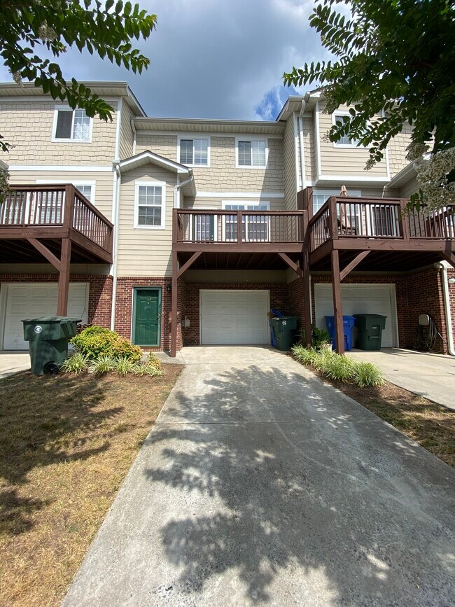 This is the street view of the home. Great family neighborhood. - 137 High Ridge Rd