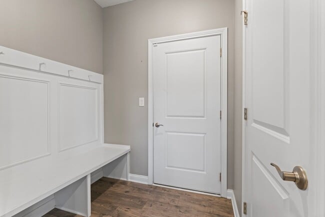 Building Photo - Fenced Yard, Zionsville Schools, Pet Friendly