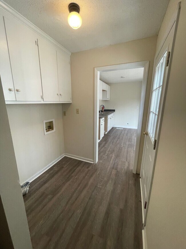 Building Photo - 3323 Christopher Dr NW