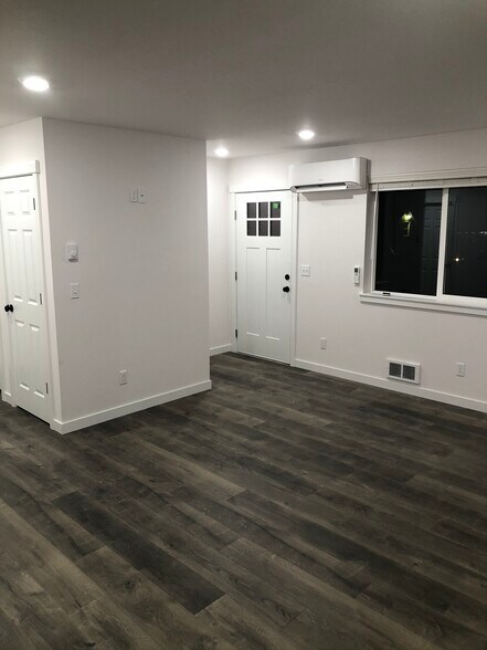 Building Photo - 7411 S Park Ave