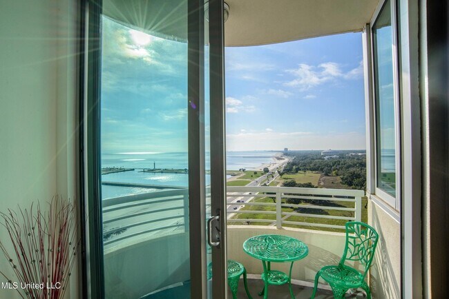Building Photo - 2060 Beach Blvd