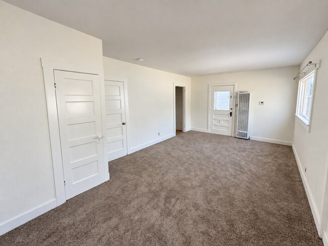 Building Photo - 1339 E Santa Clara St