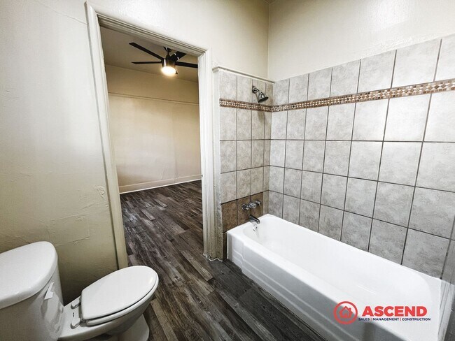 Building Photo - 1802 Forrest St