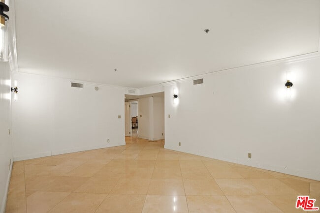 Building Photo - 10660 Wilshire Blvd