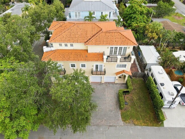 Building Photo - 913 SW 8th St