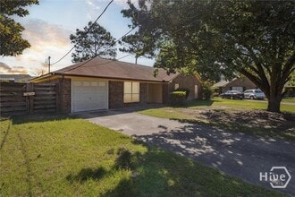 Building Photo - 703 Tray Ct