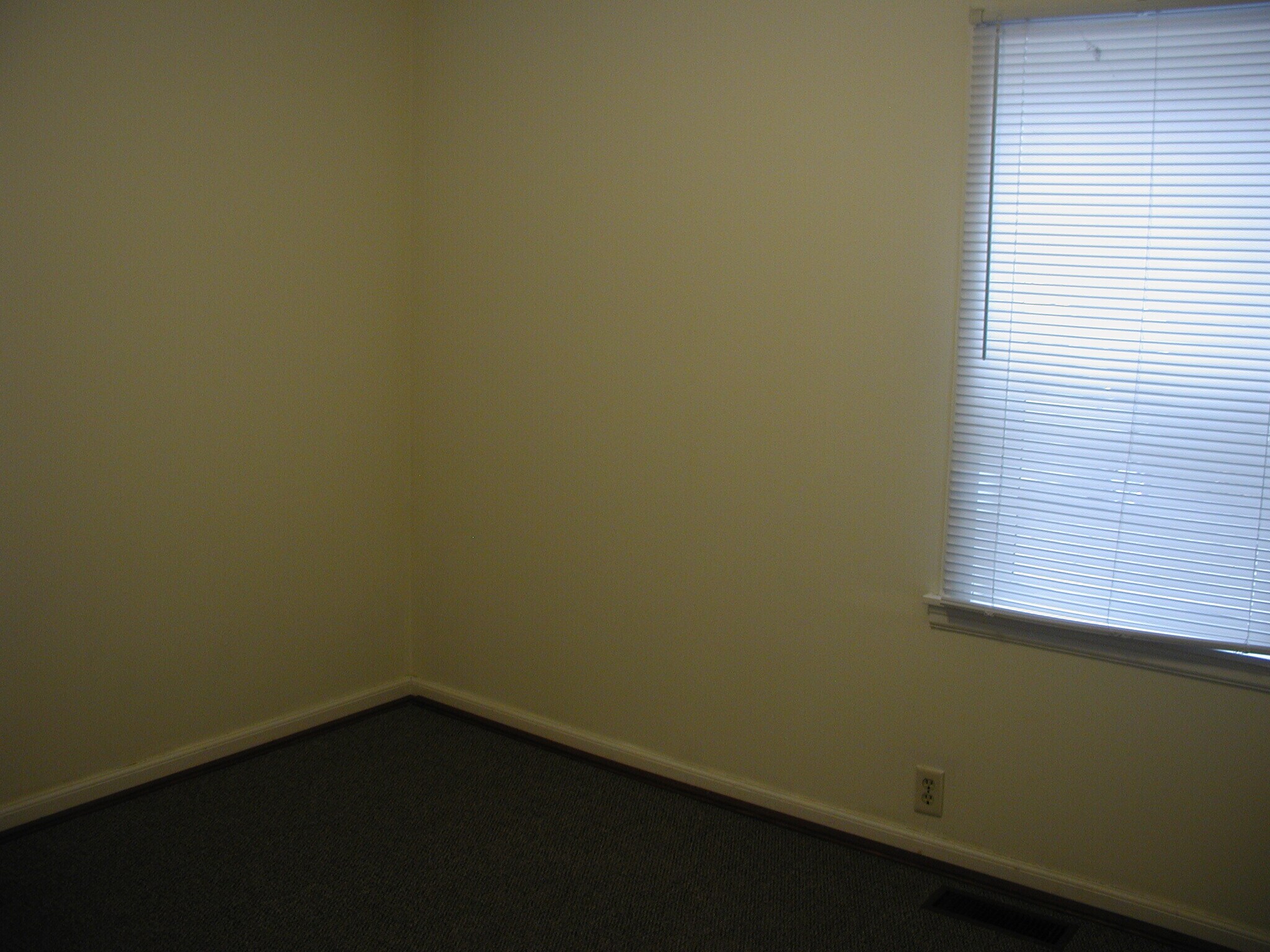 Building Photo - 402 Wolfe Ave