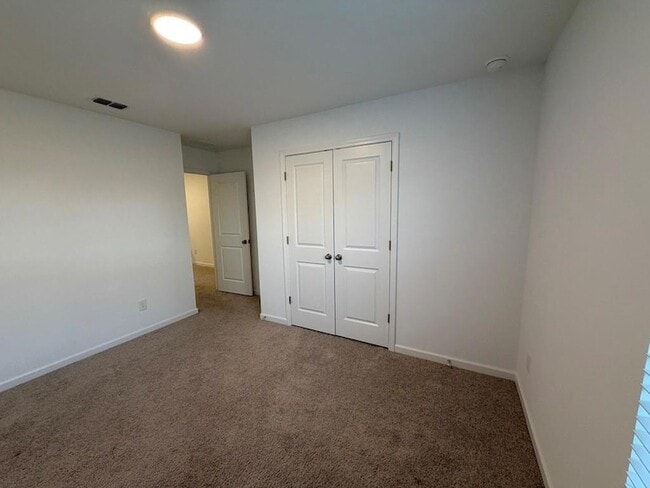 Building Photo - 214 Kinship Dr