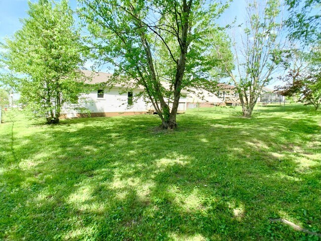 Building Photo - 236 Moncrest Dr