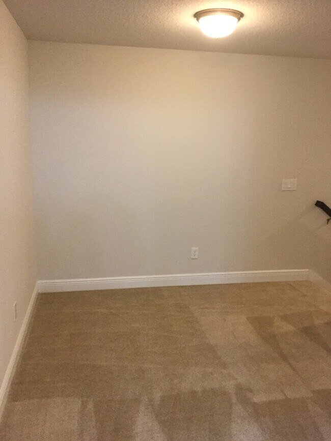Building Photo - 3 bedroom, 2.5 bathrom townhome in Oviedo