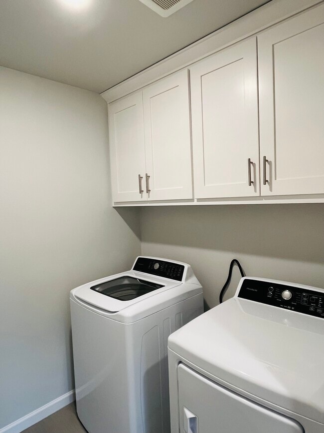 Building Photo - 8206 SE Leafhopper St