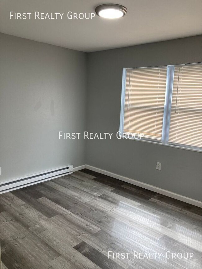 Building Photo - 305 N Broadway-#3