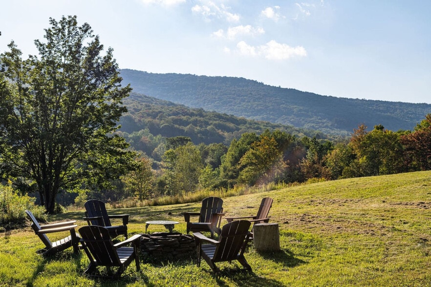 Building Photo - 1162 Sanford Hollow Rd