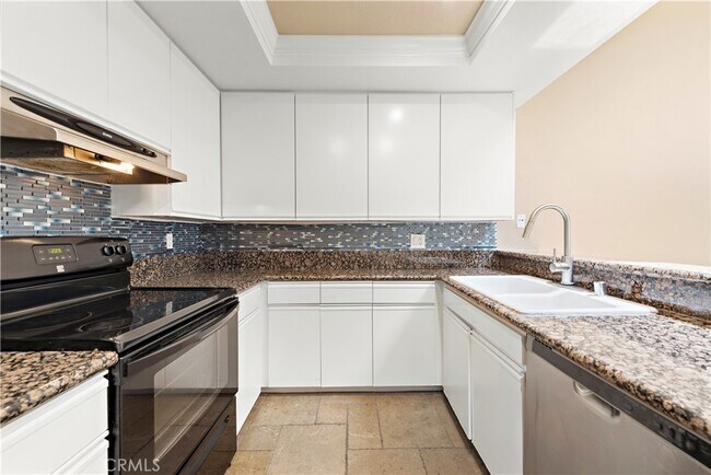 Building Photo - 81 Pearl-