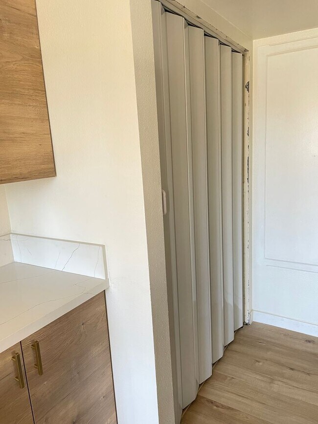 Building Photo - Stylish 3-Bedroom Retreat in the Highly De...