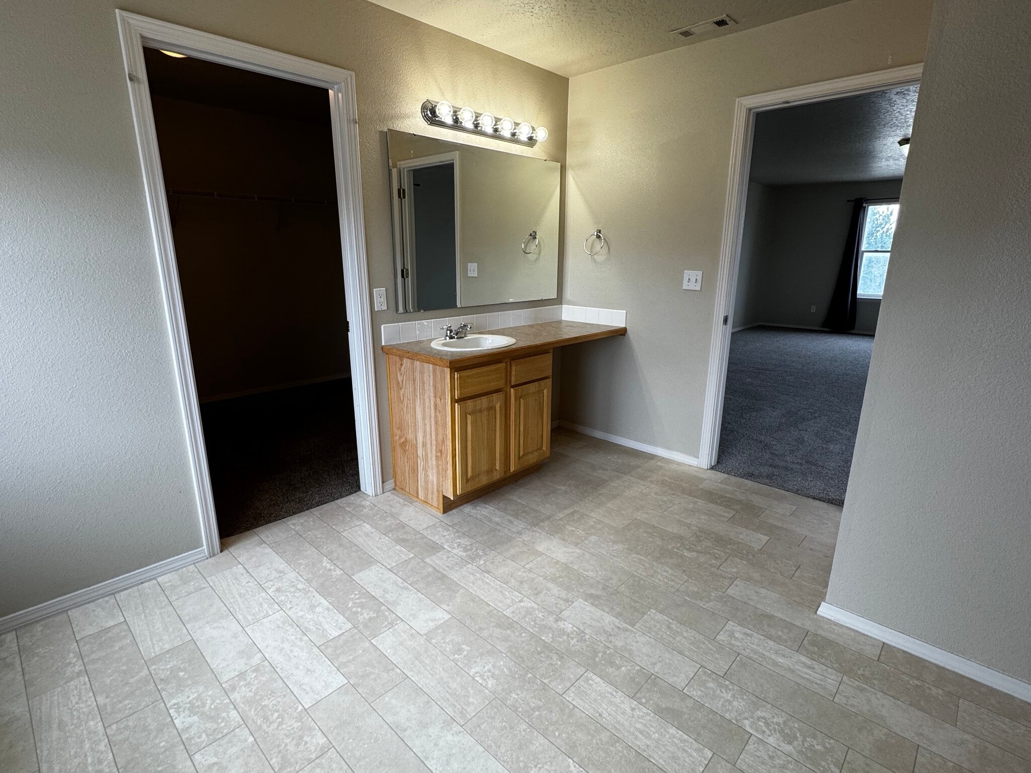 Building Photo - 172 W Tehuti Ct