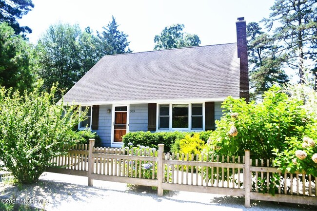 Building Photo - 303 Deerfoot Ln