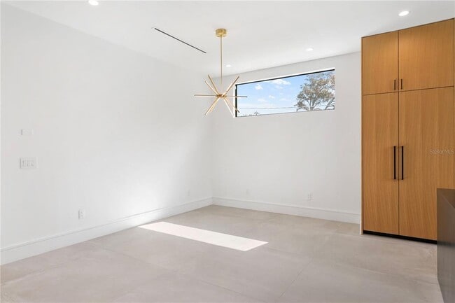 Building Photo - 3010 W Trilby Ave