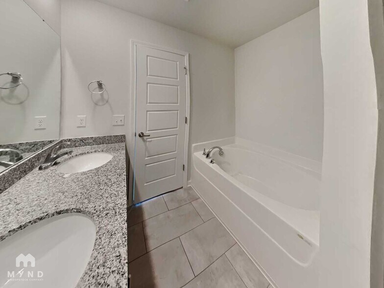 Building Photo - 125 Cook St