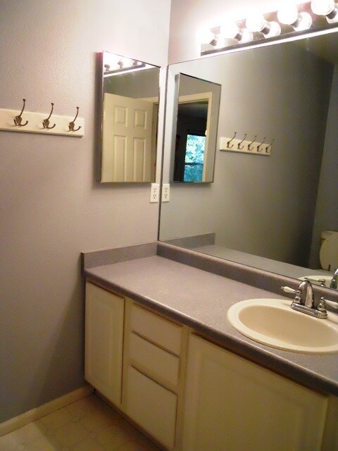 Building Photo - Three Bedroom Home in Wolf Creek, near Fox Hill GC