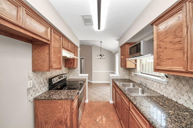 Building Photo - 12922 Grovemill Dr