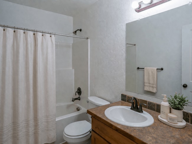 Building Photo - North Pine