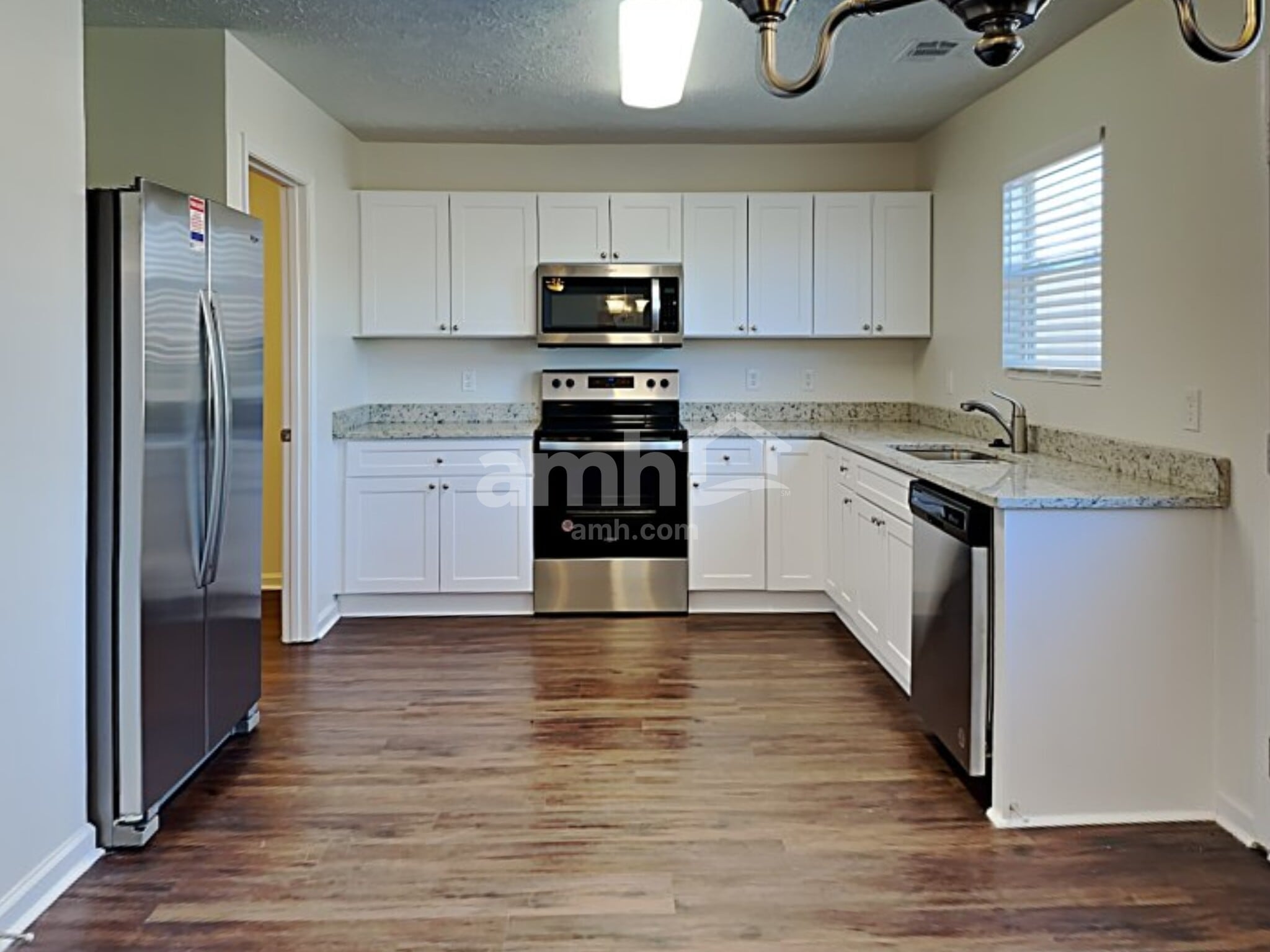 Building Photo - 2648 Sutherland Dr