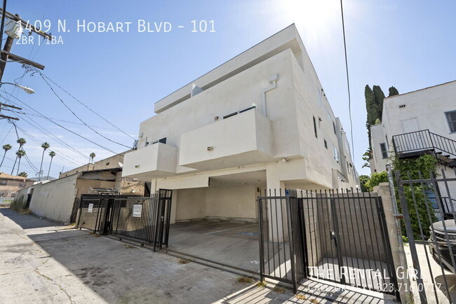 Building Photo - 1st Floor Hollywood Chic 2BR/ 2BA Open-Con...