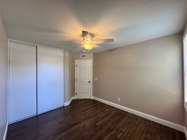 Building Photo - Available for LEASE! 3 bedroom 2 bathroom ...