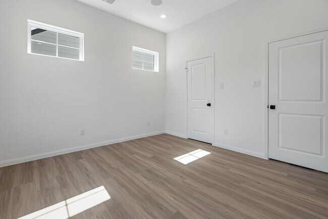 Building Photo - 5105 Mallow St