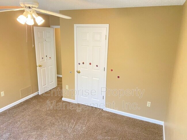 Building Photo - 4444 Longtree Cove