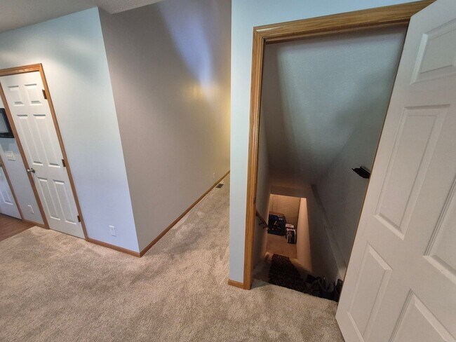 Building Photo - Townhome overlooking Park w/ Laundry & Att...
