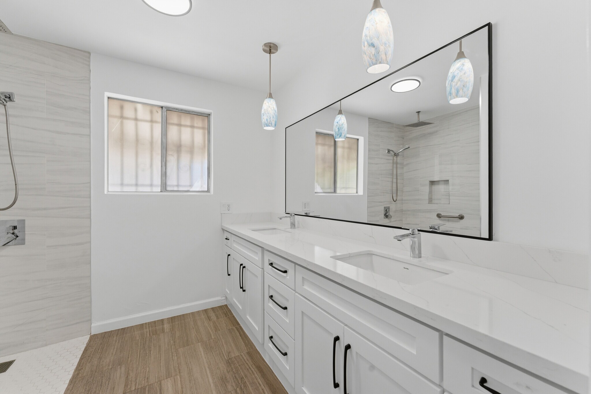 Building Photo - 824 S Holt Ave