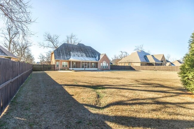Building Photo - 201 Running Creek Dr