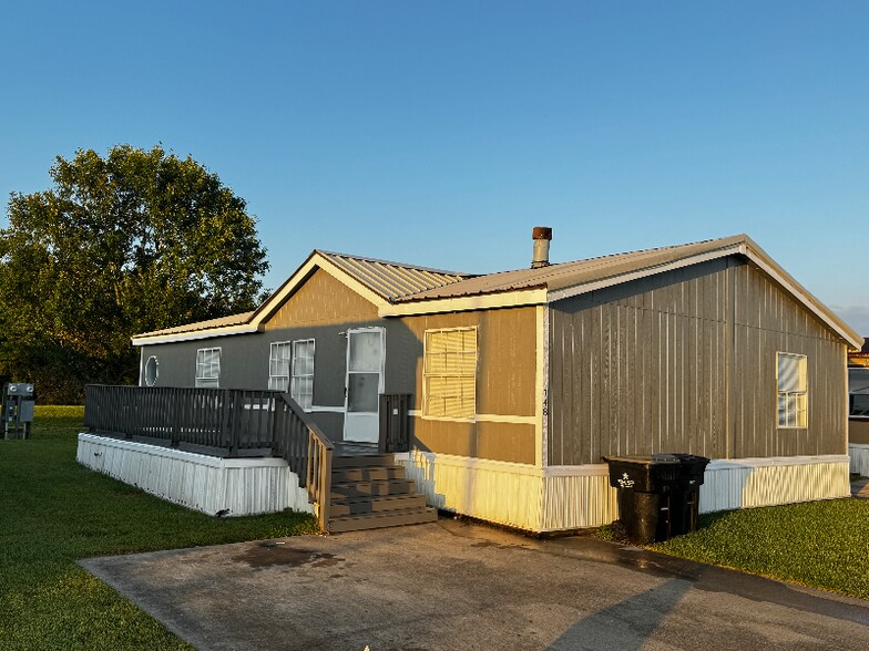 Primary Photo - 148 FM