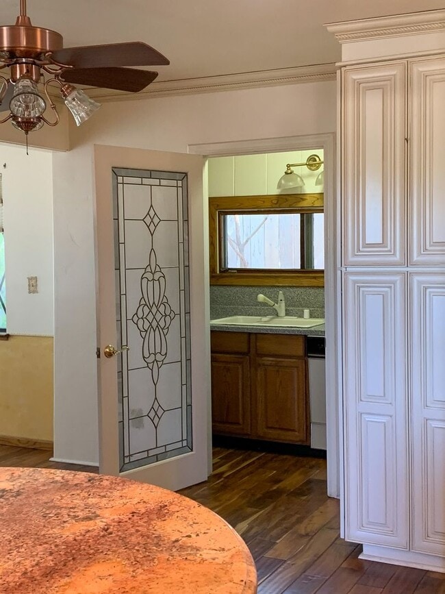 Building Photo - 2 Bedroom Country Home in Hollister