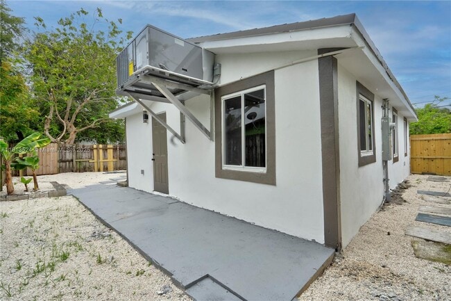 Building Photo - 6044 SW 37th St