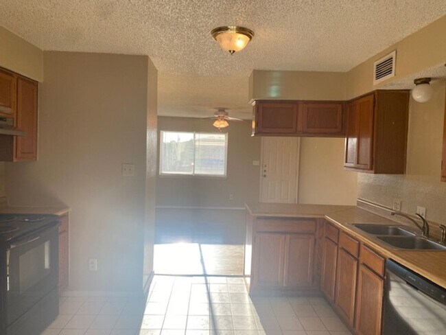 Building Photo - 5630 Brookview Ct