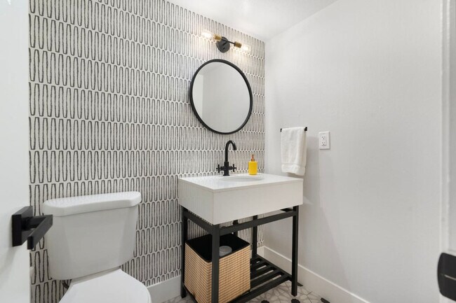 Building Photo - 6957 E Osborn Rd