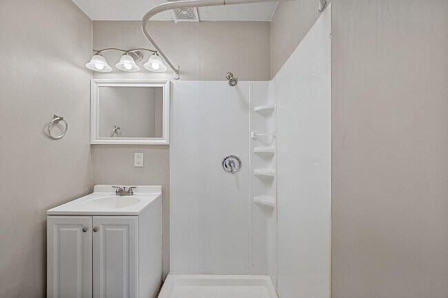 Building Photo - 4241 Tee Jay Dr NW