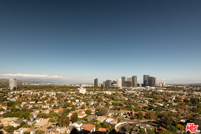 Building Photo - 10560 Wilshire Blvd