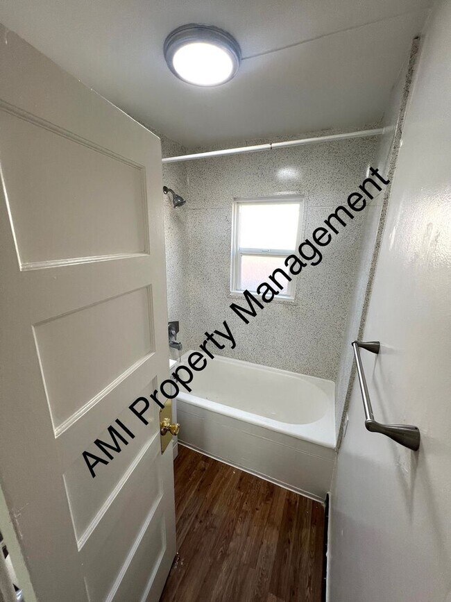 Building Photo - Cottage with Garage and $500 off First Mon...